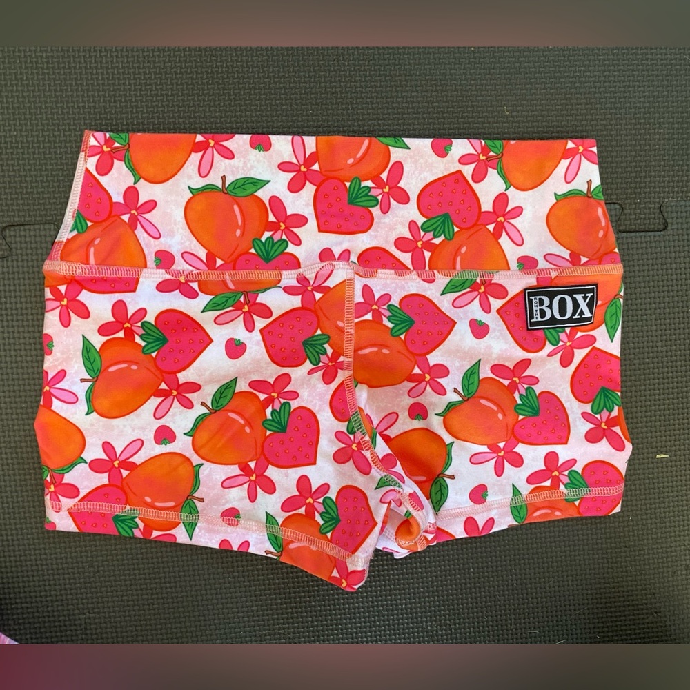 Rok The Box booty shorts, M